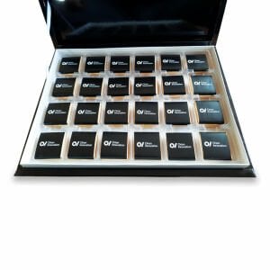 Logo Baskılı Büyük Karton Kutuda 72 Adet Logolu Çikolata