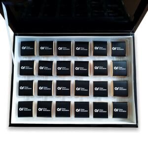 Logo Baskılı Büyük Karton Kutuda 72 Adet Logolu Çikolata