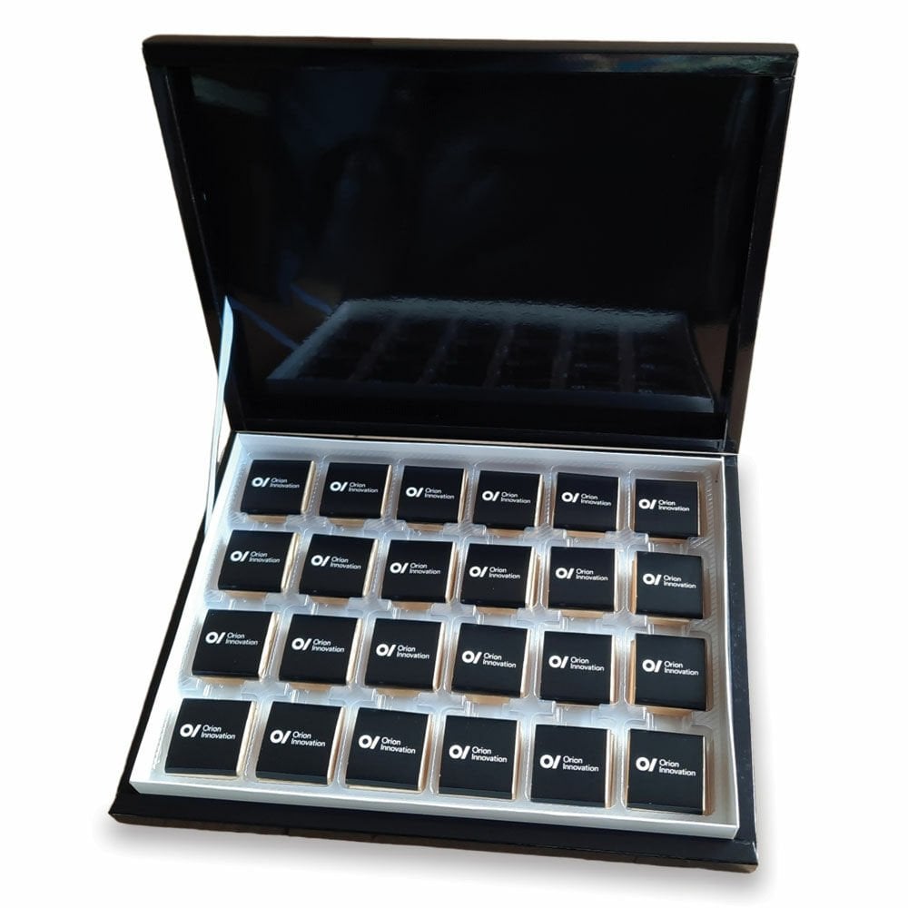 Logo Baskılı Büyük Karton Kutuda 72 Adet Logolu Çikolata