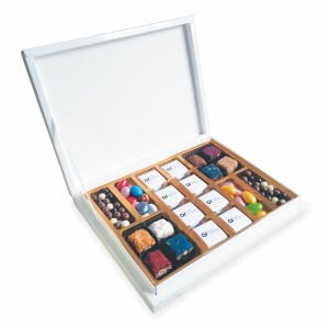 Büyük Karton Kutuda Logolu Çikolata, Draje ve Spesiyal Lokum