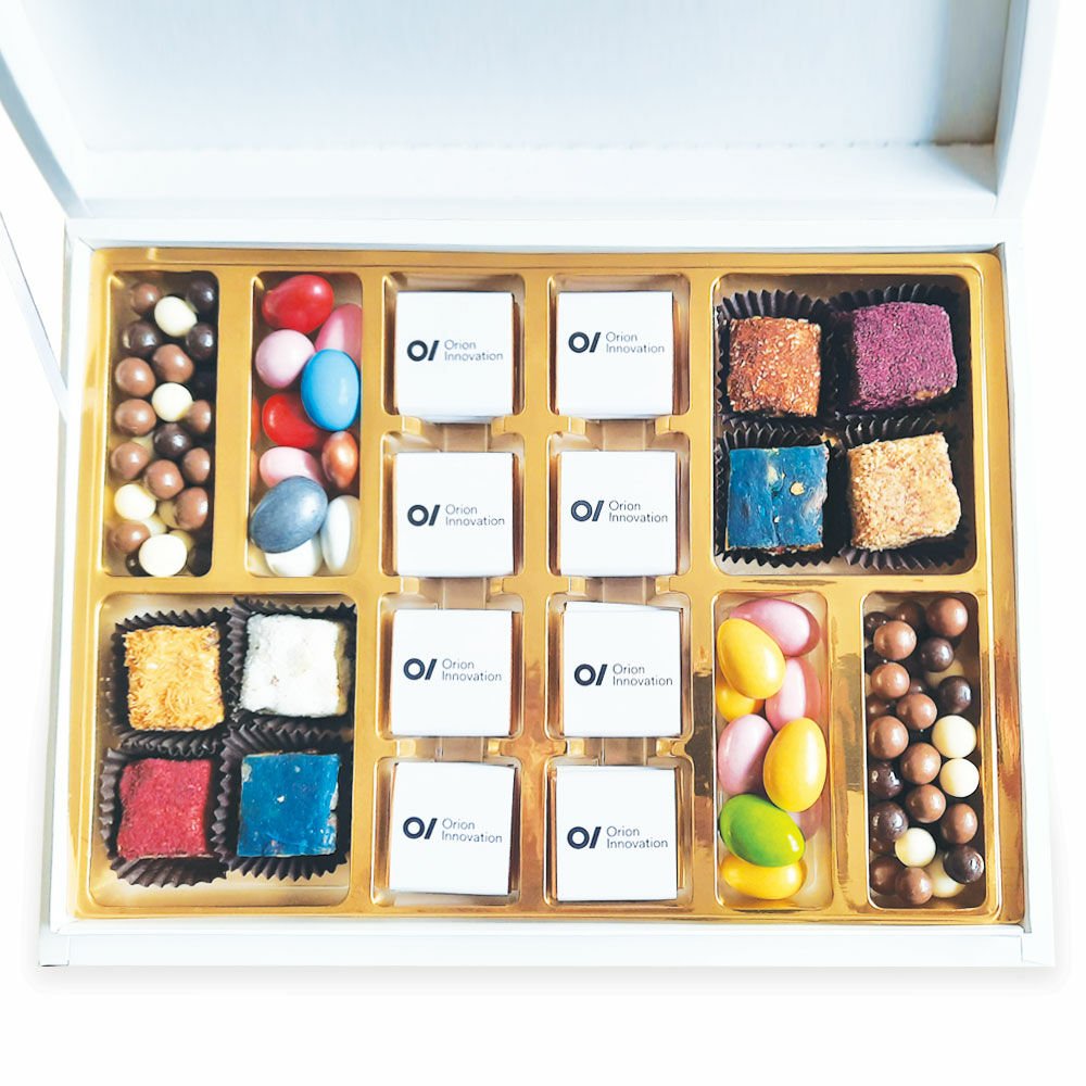 Büyük Karton Kutuda Logolu Çikolata, Draje ve Spesiyal Lokum