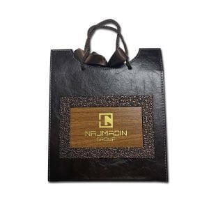 Kendinden Çantalı Ahşap Kutuda 32 Adet Logolu Çikolata