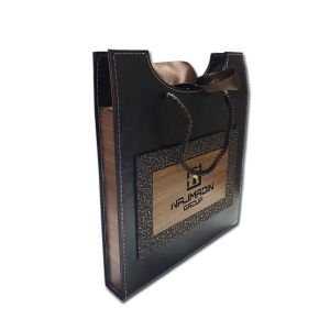 Kendinden Çantalı Ahşap Kutuda 32 Adet Logolu Çikolata